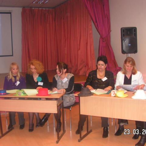 Уъркшоп – “Шест мислещи шапки ” 1459167894