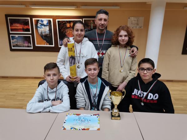 Първо място по шахмат и класиране за областния кръг