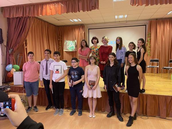 Шестокласничка написа книга на английски език
