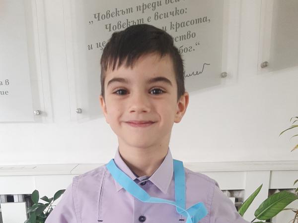 Даниел Борисов с  КУМОН сертификат и медал