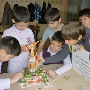 Шест мислещи шапки