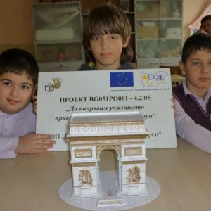 Шест мислещи шапки