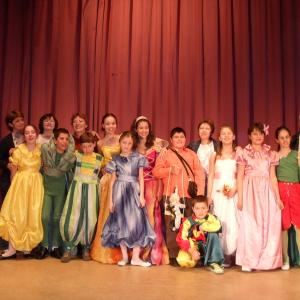  Театралната група на руски език „Синяя птица“