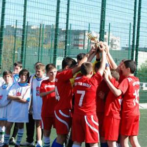 Отборът по футбол - първо място във Варна във второто издание на „Купата на Coca-Cola” за ученици на възраст 12 – 14 години.