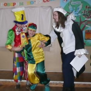  Театралната група на руски език „Синяя птица“