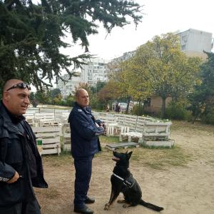 На гости е полицейското куче