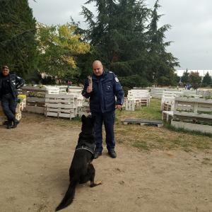 На гости е полицейското куче