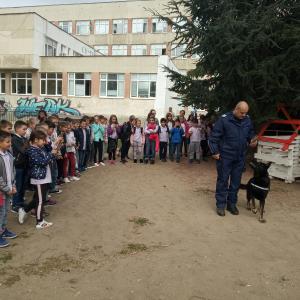 На гости е полицейското куче
