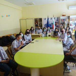 Първа онлайн среща между партньорските училища