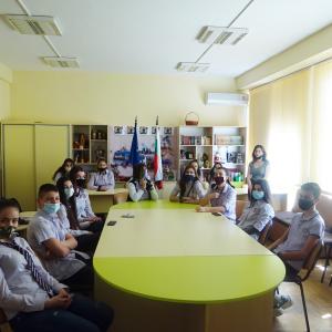Първа онлайн среща между партньорските училища
