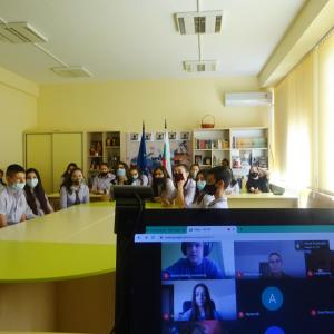 Първа онлайн среща между партньорските училища