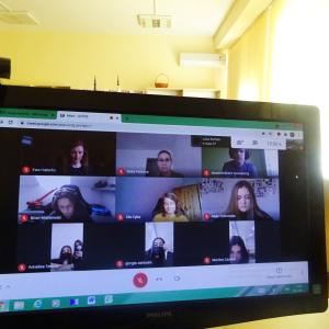 Първа онлайн среща между партньорските училища