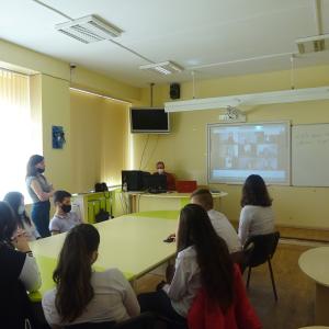 Първа онлайн среща между партньорските училища