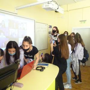 Първа онлайн среща между партньорските училища