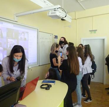 Първа онлайн среща между партньорските училища