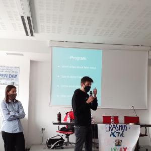 Социални медии и фалшиви новини