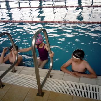 Научи се да плуваш