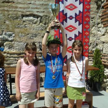 Веселин Маркович  със сребърна купа и лавров венец