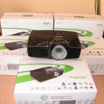 Първокласниците с нови проектори