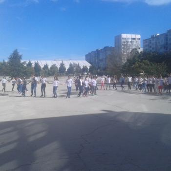 Подновена традиция