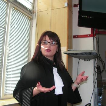 Адвокати в училище