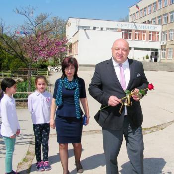 Министър Кралев посети Средно училище 