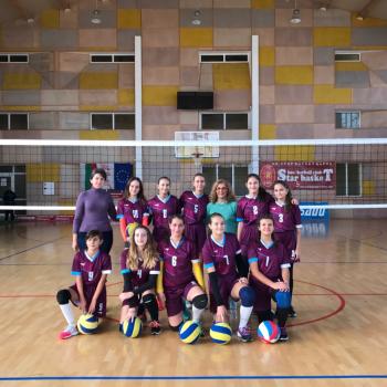 Отборът по волейбол отива на финалите