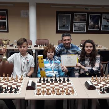 И отборът по шахмат с купа Варна