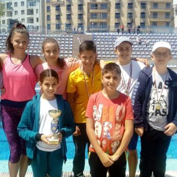 Отборът на V - VI клас по плуване -  ученически шампион на Варна