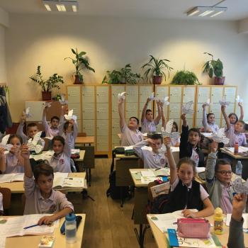 Белите гълъби на мирното детство