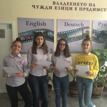 „Четящ автобус“ в навечерието на Деня на народните будители.