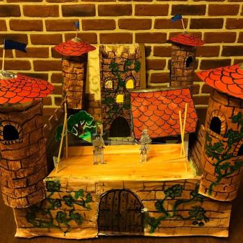 Симона изработи проект на малък средновековен град