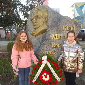 Средно училище „Гео Милев ” чества 126 години от рождението на своя патрон