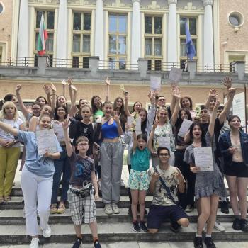 Осем награди за две театрални групи