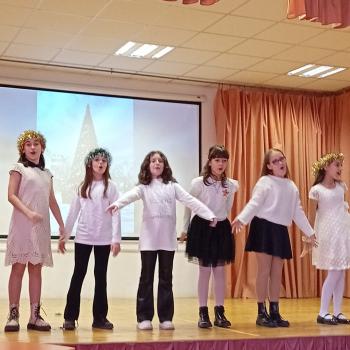 С много коледно настроение