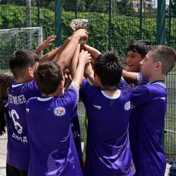 Първи във футболен турнир