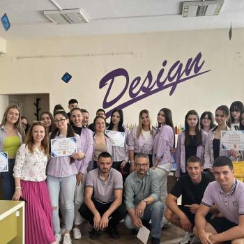 Ученици от XI „б“ клас подготвиха плакати ЗА ЦПЛР – ЦКО