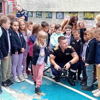 Пожарникари на гости в училище